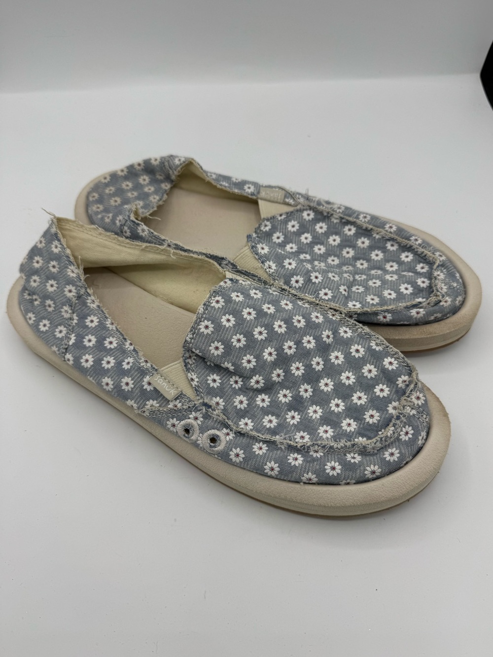 Sanuk Donna Slip On Shoes Womens 9 blue daisy flower Print Canvas Loafers comfy
